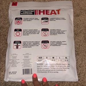 32 Degrees Pants - 32 degree heat medium weight black leggings. 32 Degrees Pants - 32 degree heat medium weight black leggings.
